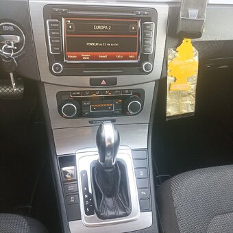 Volkswagen Passat B7 2.0 TDI 103kW DSG 2011 - 10