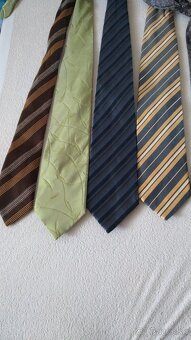 Predám zúbkované nožnice,kravaty,látky zo socializmu - 10