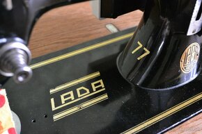 Šijací stroj Lada - Ponořovací 77-11a, rok 1938 + DOKLADY - 10