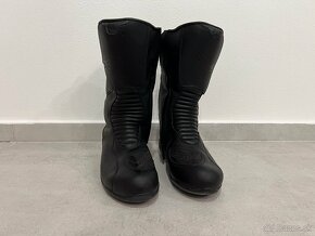 Znížené ceny Na predaj rifle/nohavice/topanky/helmy - 10