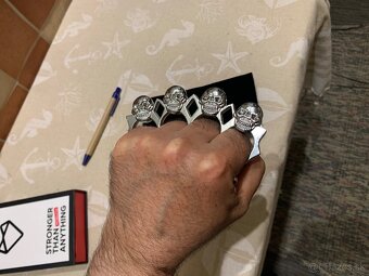 Predam kovovy BOXER na sebaobranu-motiv lebiek - 10