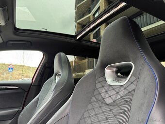 VW Passat R-Line Black Style 2025 - 10