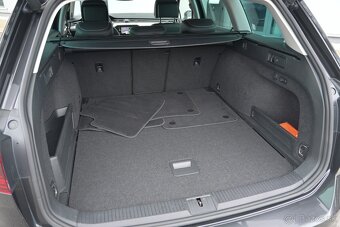 Volkswagen Passat Variant 2.0 TDI Elegance 4Motion DSG - 10