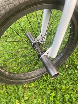 Predám bmx NEMÁ BRZDY - 10