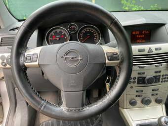 Opel Astra Combi 1.7 CDTi (2009) - 10