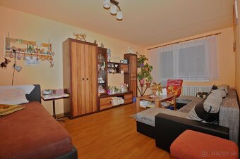 Veľký 4 izbový byt s balkónom - Na predaj - 10