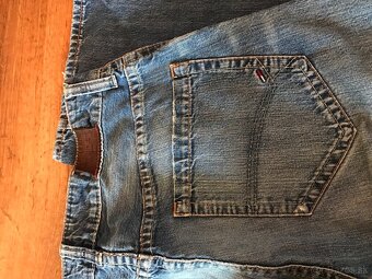TOMMY HILFIGER originál pánske rifle w43/l32 - 10