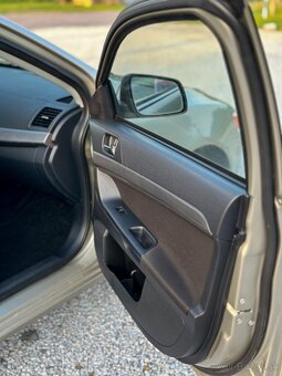 Mitsubishi Lancer - 10