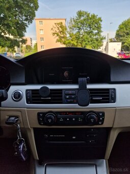 Predám BMW 320d Touring (E91) M-packet - 10