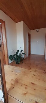 NA PREDAJ KOMFORTNÝ 4 IZBOVÝ RODINNÝ DOM S GARÁŽOU OŽĎANY - 10