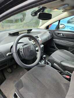 Citroën C4 1.4i, 65 kW – spoľahlivý a pohodlný hatchback - 10