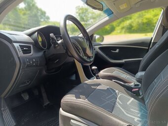 Hyundai i30 CW 1.6i CRDi, výbava: Family - 10