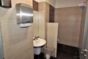 Na prenájom moderná kancelária v centre mesta - 10