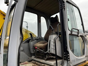 NEW HOLLAND E 215 - 10