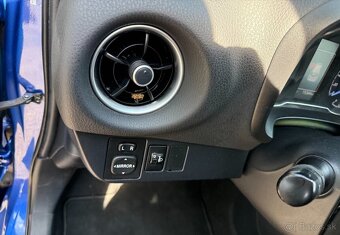 Toyota Yaris 1.5 Hybrid Live e-CTV / 1.majiteľ - 10