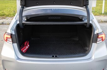 Toyota Corolla Sedan 1.8 Hybrid e-CVT - 10