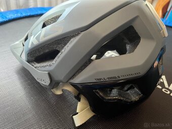 Kellys prilba Outrage - 10