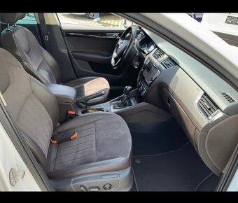 SKODA OCTAVIA COMBI 2.0 TDi LAURIN & KLEMENT FULL FULL TOP - 10