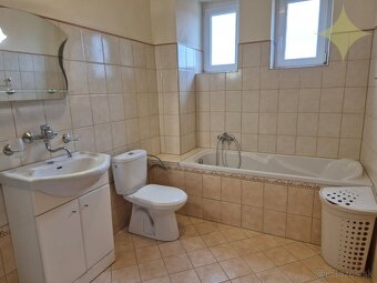 NOVINKA. Na prenájom izby v rodinnom dome Malé Uherce. - 10