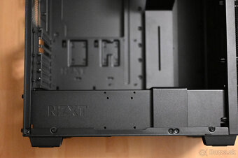 Predám skriňu NZXT H700 - 10