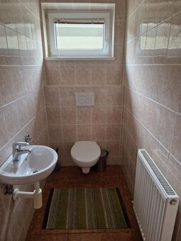 Ponúkame na predaj priestranný, viacgeneračný rodinný dom v - 10