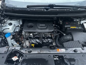 KIA Carens - 10