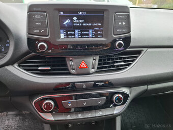 HYUNDAI i30 1,6 CRDi r.v. 2018 - 10