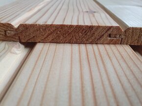 Drevený 3D OBKLAD,ROMBUS DUO 27x148 ČERVENÝ SMREK - 10