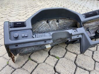 BMW E30 palubná doska - 10