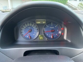 VOLVO V50 D5 - 10