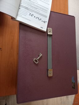 Kovová uzamykateľná príručná pokladnica - 10
