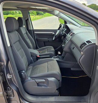 Volkswagen Touran 2.0 FSI 110KW/150 koní R.V.07/2006 - 10