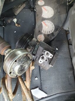 Rozpredám Jeep Cherokee KJ - 10