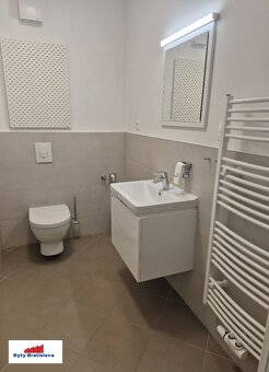Ponúka na predaj 2-izb. apartmán s terasou, Žilinská, BA I - 10