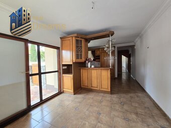 Exkluzívny 8-izbový rodinný dom s bazénom - Luxus a pohodlie - 10