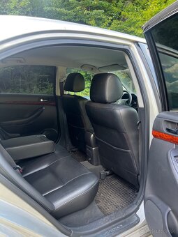 TOYOTA AVENSIS 2.2D - 10
