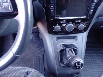 Predám Opel Zafira 1.9.diesel 110kw r.v.2009 - 10
