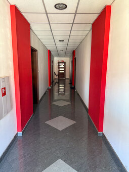 Štýlové kancelárie v centre mesta s parkovaním - 10