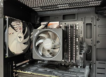 Ryzen 7 3800XT \16GB\RTX 2080Ti\SSD\850W Zdroj - 10