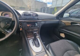 Mercedes Benz E 211 - 10