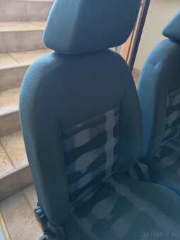 Predné sedačky na Ford Fusion - 10