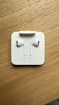 Predám iPhone 11 / 128 GB / čierna farba + EarPods - 10