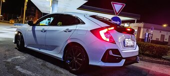 Honda Civic 1.0 DOHC VTEC Turbo Elegance - 10