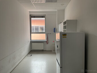 Prenájom kancelárskeho priestoru 473m² na ulici Galvaniho v - 10