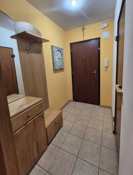 Na prenájom zariadená garsónka, balkón, Štefánikova, Senica. - 10