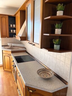 Nadčasový 3 izbový byt s výhľadmi a 2 balkónmi - 10