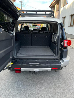 TOYOTA FJ CRUISER - 10