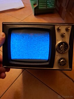 Starý cestovný televízor - 10