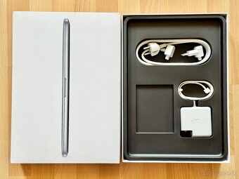 MacBook Pro 15" i7-2GHz,4j/8GB/256GB, NOVÁ BATÉRIA - 10