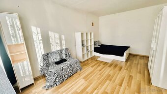 Zvolen, Štefánika – zrekonštr. 1-izb. byt, 2 balkóny, 38 m2 - 10